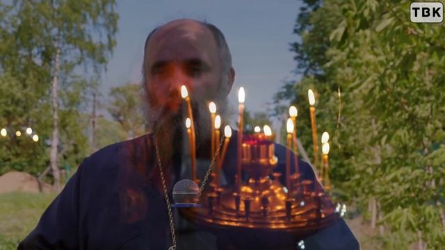 о. Михаил поздравляет с праздником Троицы смотреть онлайн