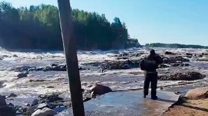 Прорыв дамбы в Карелии. Один человек погиб, два человека пропали без вести