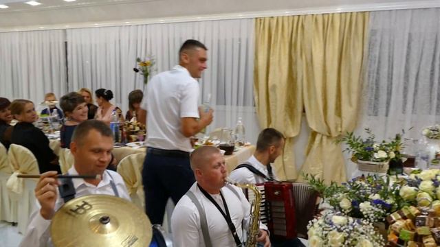 ХТО РОДИВСЯ В СІЧНІ, ВСТАВАЙ НАЛИВАЙ // ЗАСТІЛЬНІ ПІСНІ // САДИБА 2019 смотреть онлайн