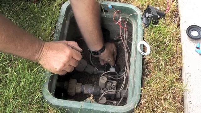 Repair a Hunter PGV 101G Sprinkler Valve смотреть онлайн