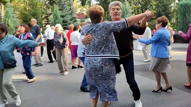 ОЙ, СМЕРЕКО! ТАНЦЫ ХАРЬКОВ УКРАИНА СЕНТЯБРЬ 2023 смотреть онлайн