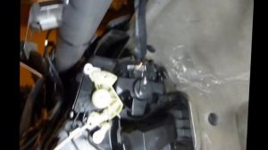 Almera G15 снятие разъёма отопителя и вентилятора отопителя.