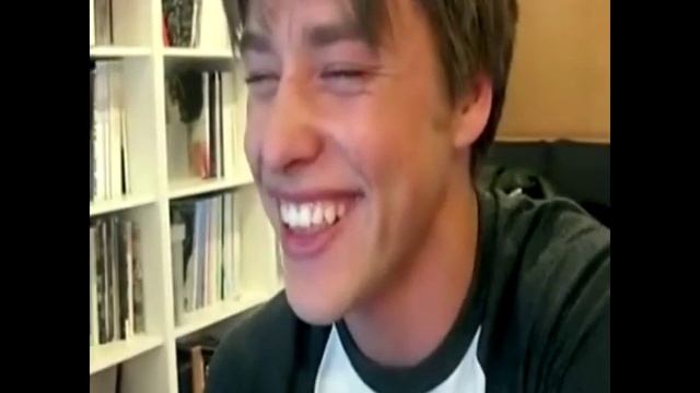 Mitch Hewer - 2 girls 1 Cup Reaction смотреть онлайн
