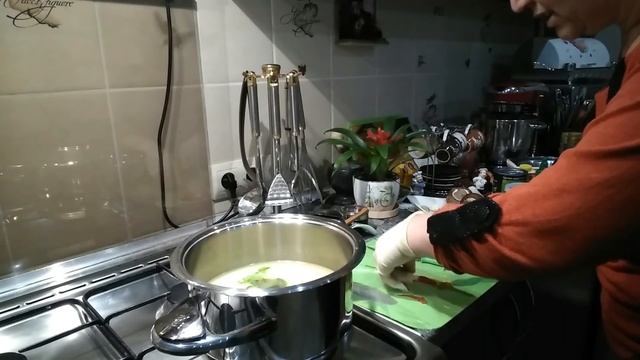 Տոմ Յամ (Նամ Կխոն) - Том Ям (Нам Кхон) - Tom Yam (Nam Khon)#SatenikCooking in Armenian смотреть онлайн