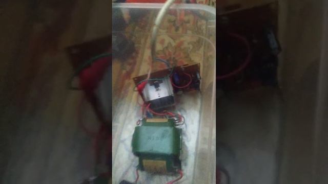 Питаем освещение дома от самодельного преобразователя и автомобильной АКБ смотреть онлайн