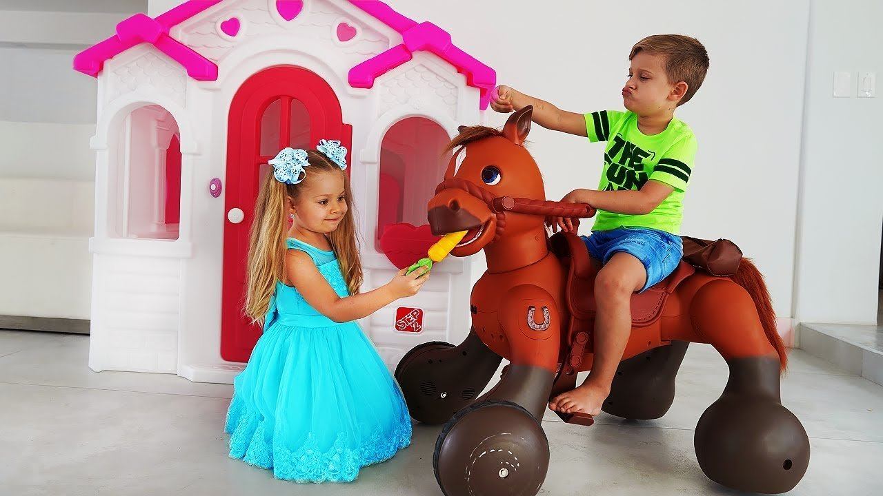 Diana Pretend Play with Ride On Horse Toy смотреть онлайн