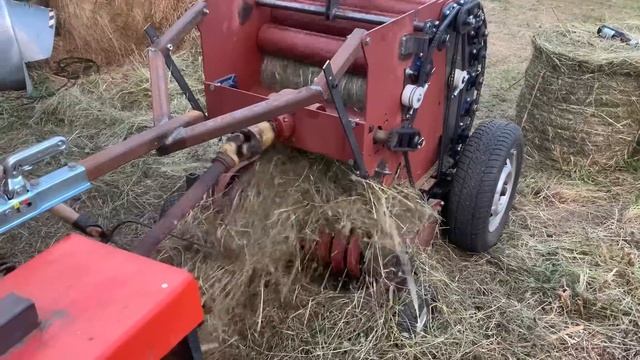 1. Test DIY mini round baler první test balíkovače смотреть онлайн