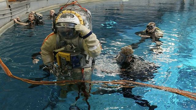 Бассейн для тренировки космонавтов оснастят подводным Wi-Fi смотреть онлайн