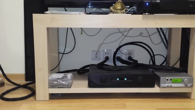 Monitor Audio GS 10 / Atoll in 200 signature playing spanish guitar смотреть онлайн