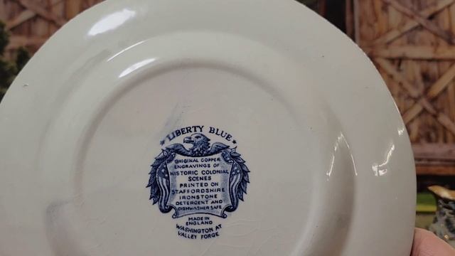 Поиски сокровищ. Очень много молочников, сливочников, соусников в секонде и в моей коллекции.