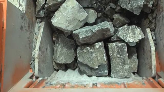 Устранение заторов на щековой дробилке Nakayama смотреть онлайн