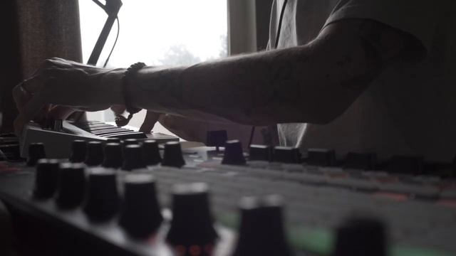 Zelda Dungeon Theme - Stranger Things Style Synth Jam смотреть онлайн