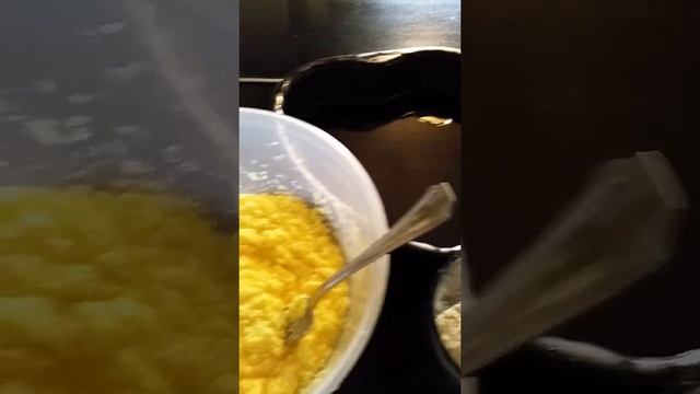 Замечательный и простой кекс 2.Замес теста. смотреть онлайн