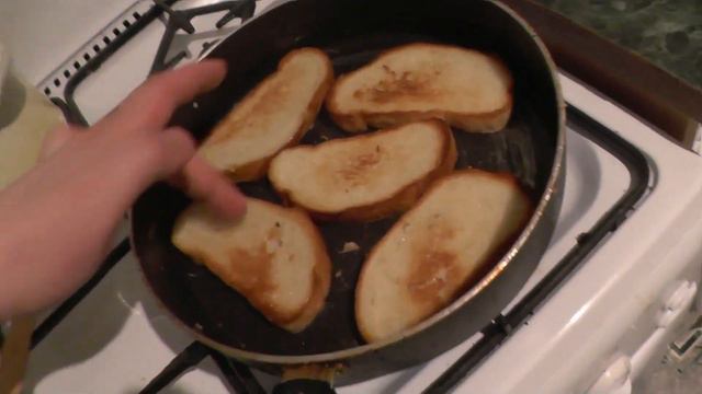 ВЕЧЕРНИЙ УЖИН:Яишница;Гренки;Фокус с пивом.А вы ПОЛИЦЕЙСКИЙ?