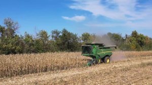 Комбайн John Deere S660 на уборке кукурузы! Выгрузка на ходу!