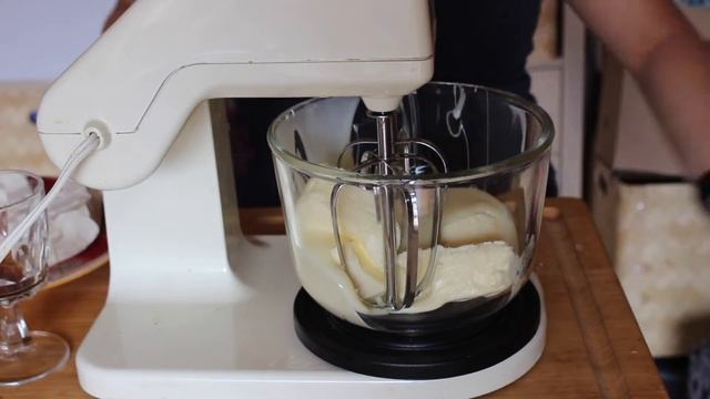 Trying to Make a Crepe Cake from Scratch смотреть онлайн