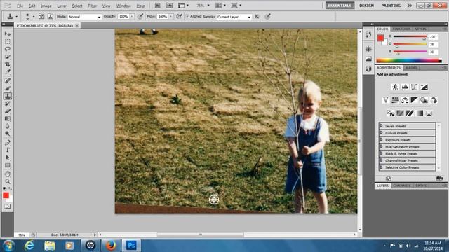 How To Use The Clone Stamp Tool in Adobe Photoshop CS5 (For Beginners) смотреть онлайн