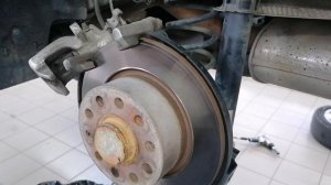 Замена задних тормозных колодок на автомобиле Skoda Octavia A-7, Шкода Октавия.