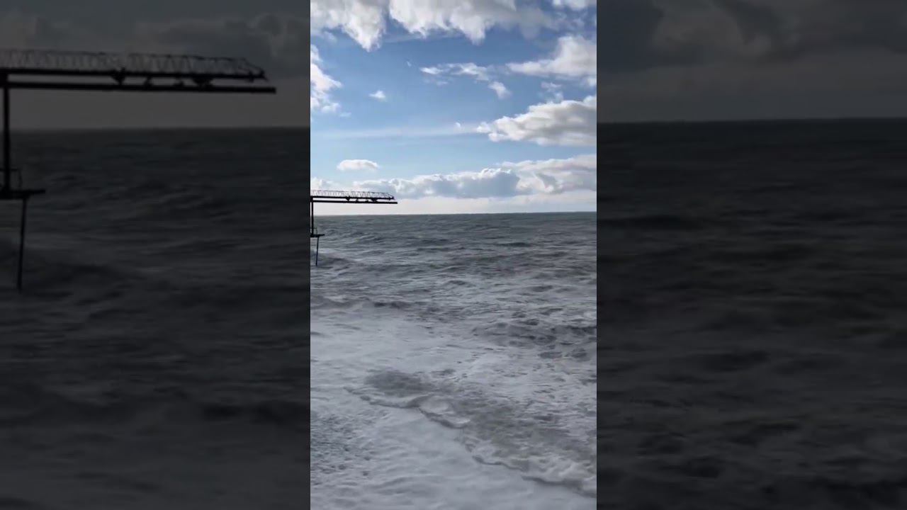 Слушай море. Сегодня в лазаревском шторм #shorts #погодалазаревское #погодасочи #сочи2023 смотреть онлайн