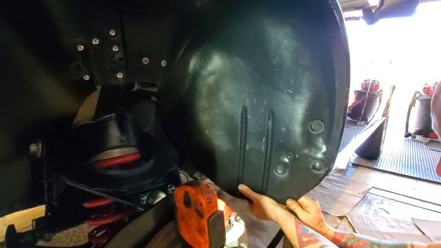 1979 Fiat Spider 124, Front plastic fender liner install смотреть онлайн