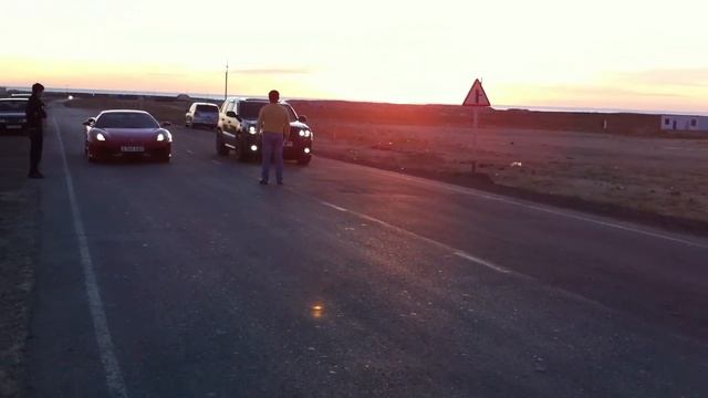 Jeep srt8 vs ferrari F430 смотреть онлайн