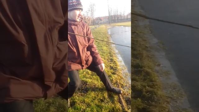 Как выжить в диких условиях....Ловим рыбу в ЛУЖЕ смотреть онлайн