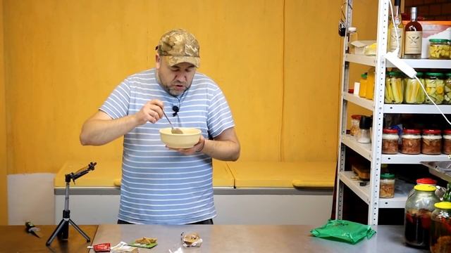 Мяса богато, а САЛА нема Что теперь едят в Украине Украинский сухпаёк смотреть онлайн