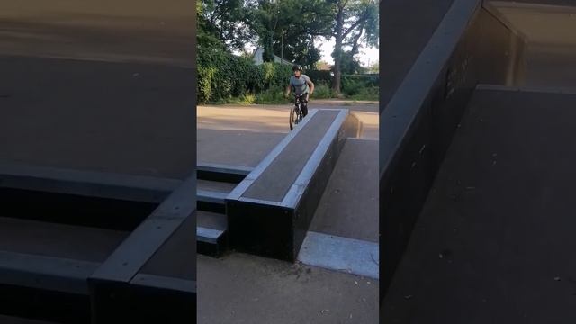 учюсь ван фут кан кан#мтб#бмх#трюкинаbmx#скейтпарк#дроп#банихоп#стрит#mtb#bmx#crazy#trending#top смотреть онлайн