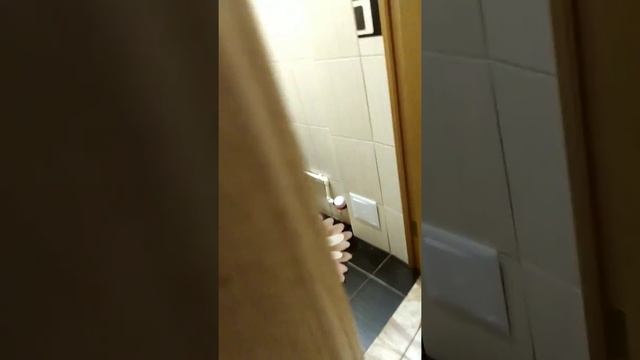 Девочка не умеет вытирать попу ? смотреть онлайн