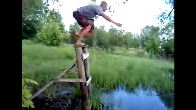 Пьяные мужики катаются на тарзанке ! Смотреть всем до конца ! смотреть онлайн