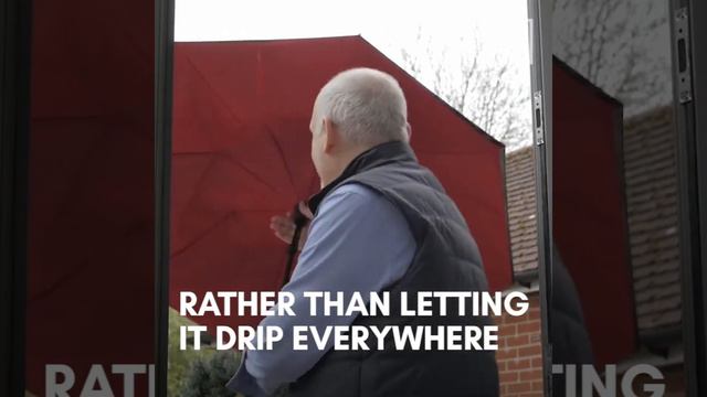 Revolutionary umbrella design keeps your floors dry with neat opening trick смотреть онлайн