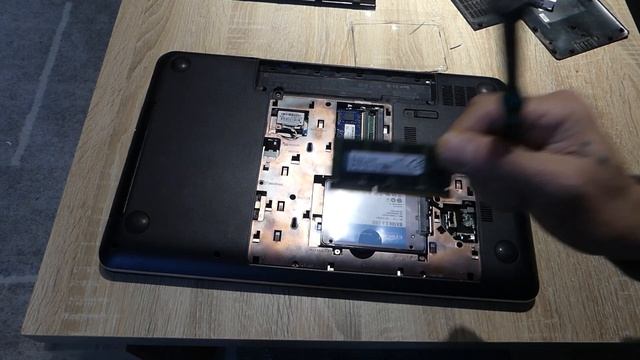 HP Pavilion 17 Zoll Notebook PC SSD Tausch+ Speicher einsetzen Funktionstest?? смотреть онлайн
