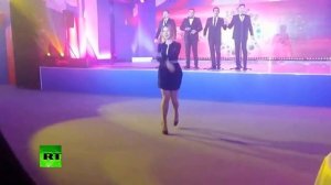 Мария Захарова станцевала калинку для журналистов Zakharova Rocks the Dancefloor With Kalinka