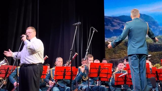 "Песня о Родине" поёт Большой Макс смотреть онлайн