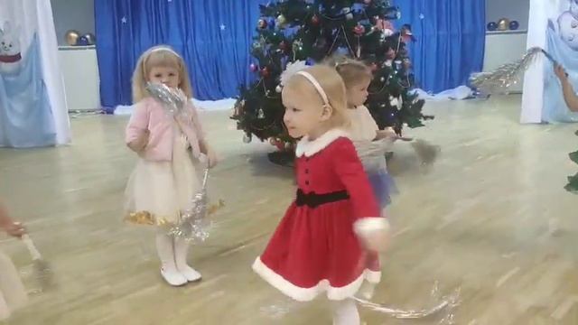 Танец снежинок группа 5 смотреть онлайн