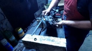 Распиливаем корпус прямозубой раздатки УАЗа. Сборка и установка кита понижения 2.8