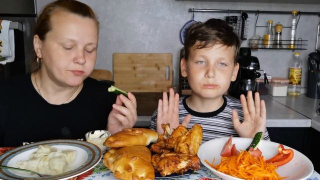 Мукбанг Tinkoff вернул деньги ?/Шашлык, Кулебяка,пельмени.Ваня получил паспорт/Крик души уже!!!