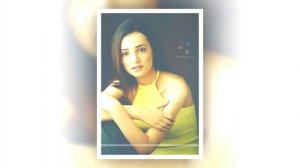 актриса   Санайя  Ирани