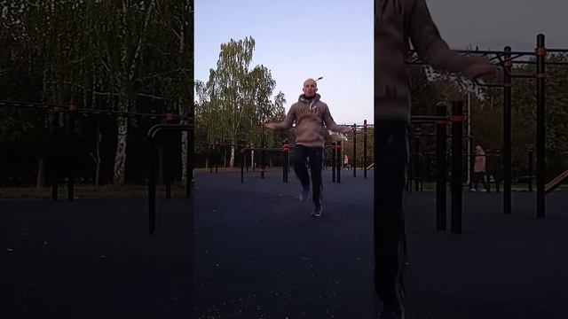 Развитие скорости на скакалке. Двойные прыжки скрестно. Полезно для боксёров. jumping rope workout. смотреть онлайн