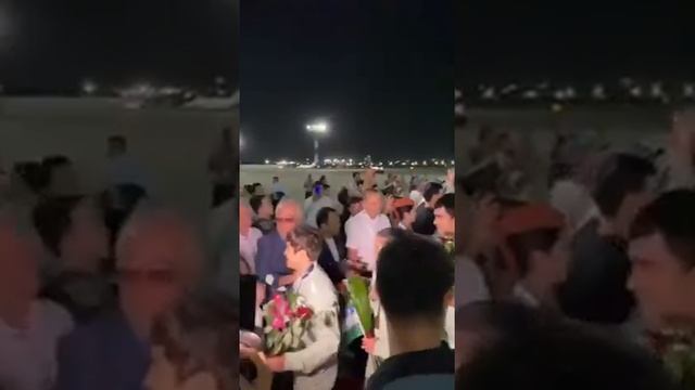 Элита Узбекистана встречает своих героев смотреть онлайн