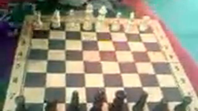 4 летняя девочка играет шахмат!!! смотреть онлайн