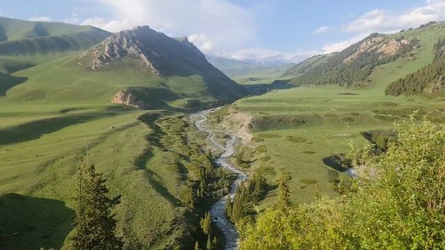 Красивая горная дорога по пути с озера Кельсу 22 июня 2023 года. смотреть онлайн