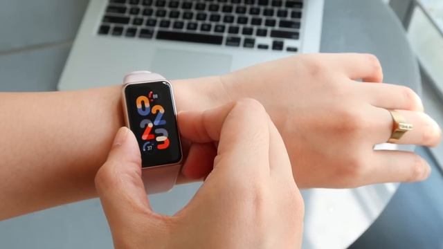 Huawei Band 6 Unboxing and Hands-On смотреть онлайн