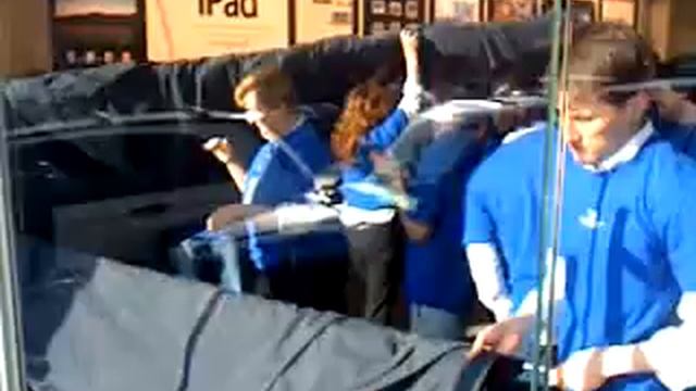 brianakabear live at iPad 1 Release 05:32am PST on 04/03/2010 in Greenwich, смотреть онлайн