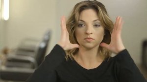 Как красиво заколоть короткие волосы