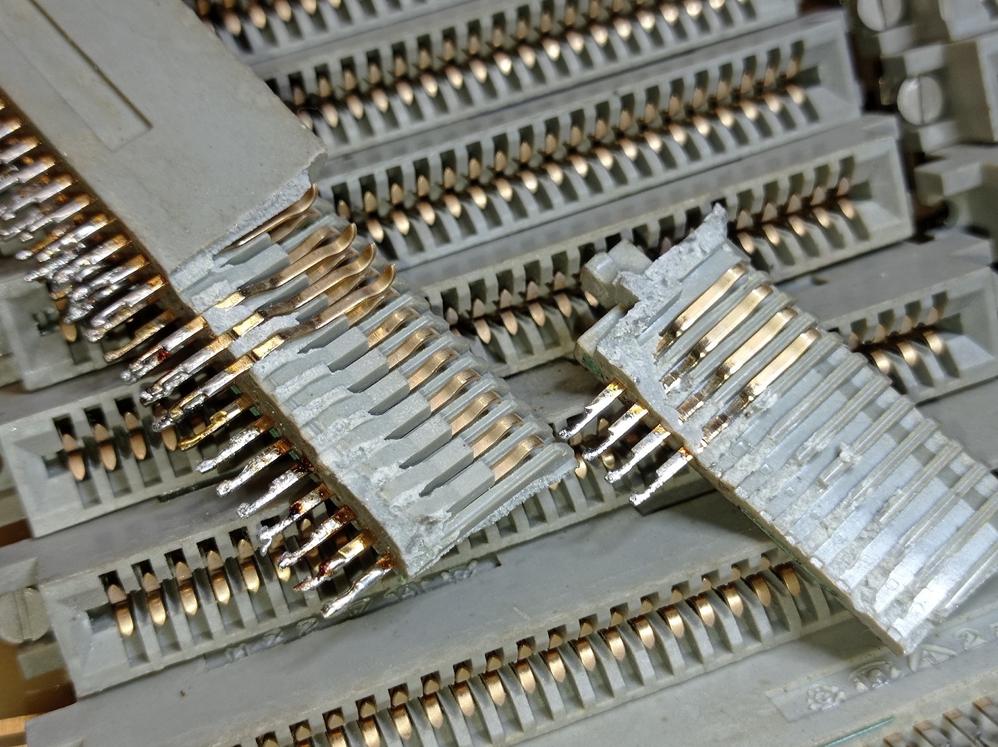 ЗОЛОТО в приборе ГДР. Приборы - радиодетали - драгметаллы. смотреть онлайн