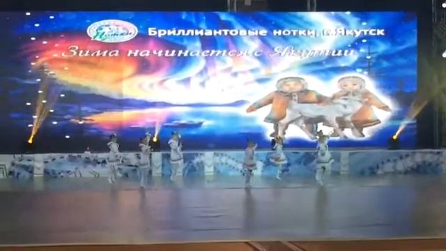 Зима начинается с Якутии танец называется долгунча. И мы 3 мето ураааа смотреть онлайн