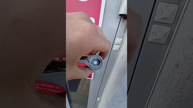 Приехал на диагностику входной алюминиевой двери аптеки нашел косяк временно устранил неисправност смотреть онлайн