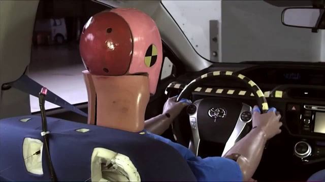 2015-2020 Toyota Prius C / Aqua (Hybrid) IIHS Small-Overlap Crash Test