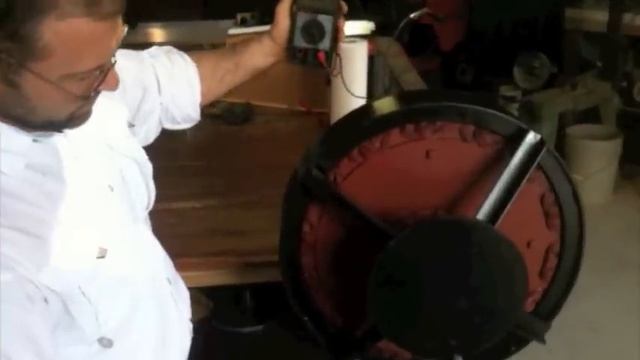 Permanent magnet GENERATOR/Home made/bench test hand crank смотреть онлайн